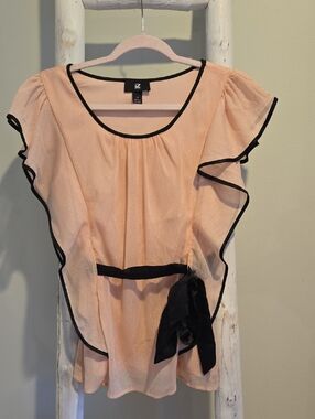 Byer California Peach Blouse with Black Trim and Waist Sash. Medium Short Sleeve